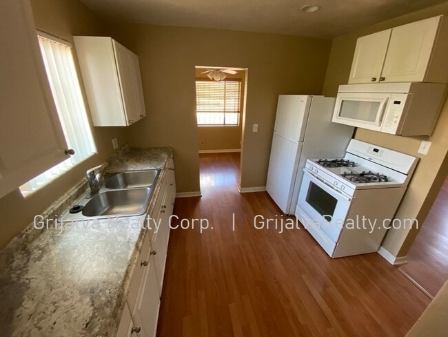 Foto del edificio - 1546 E 8th St