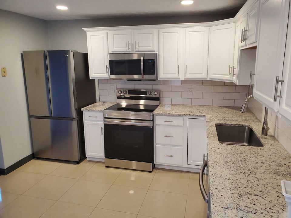 Foto principal - 957 Harrison Ave