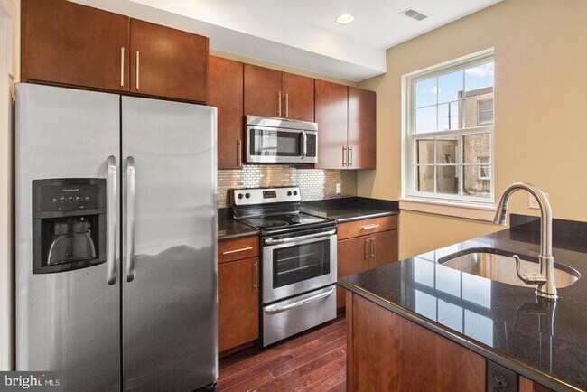 Foto del edificio - 2612 Webster St