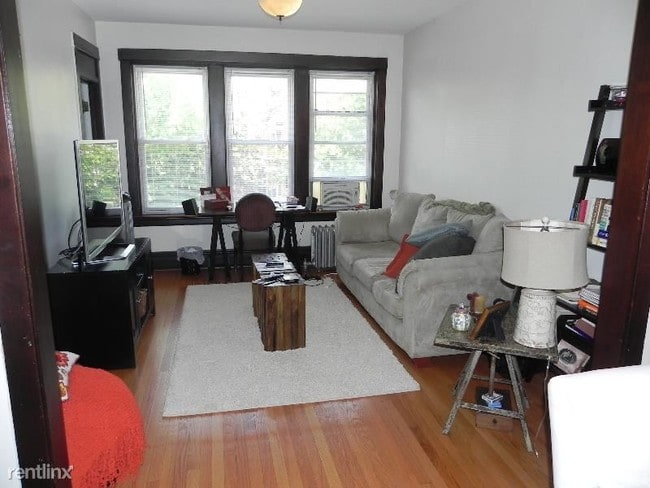 Building Photo - 4107 N Ashland Ave