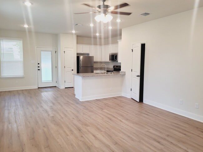 Building Photo - 2523 Lynwood Bnd