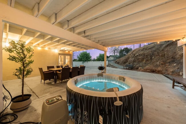 Foto del edificio - 10150 Sierra Madre Rd