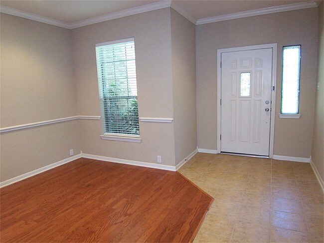 Building Photo - 506 Cypress Vista