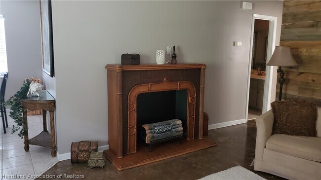 Building Photo - 203 Longview Rd