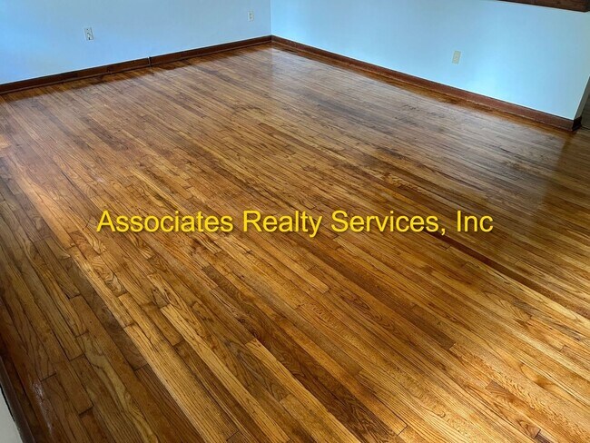 Building Photo - Great NW Location!
