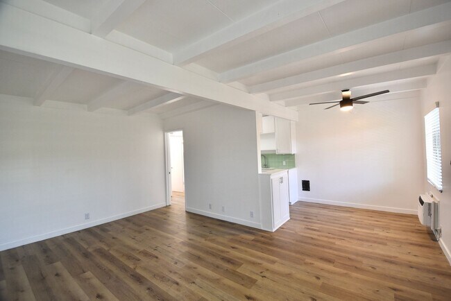 Foto del edificio - 6125 Whitsett Ave