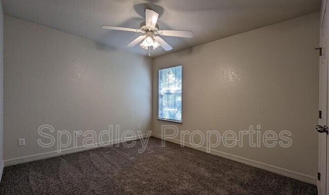 Foto del edificio - 820 N Beal St