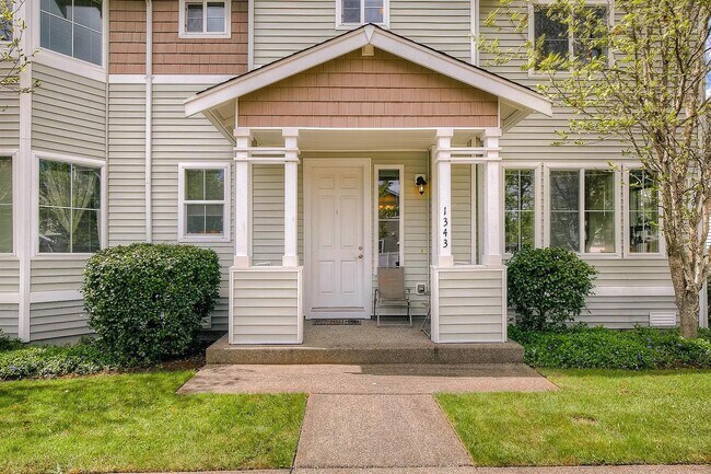 Building Photo - Charming 3 Bedroom Townhouse in Dupont