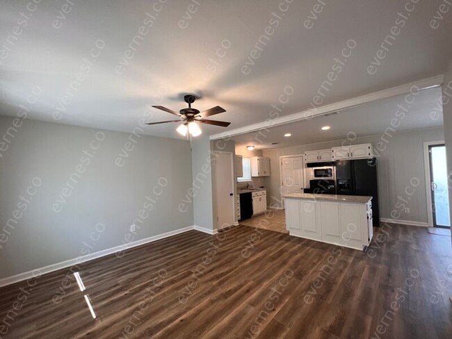 Foto del edificio - 8486 Southaven Cir W