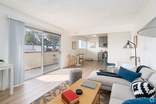 1BA, 1BA - 800SF - Living Room - ArtHaus Central