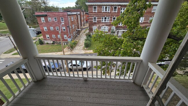 Foto del edificio - 1600 W 37th St