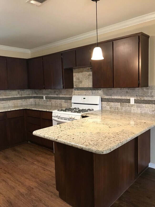 Foto del edificio - 4 bed 2 bath home