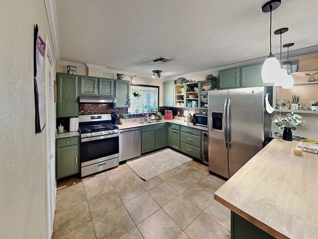 Building Photo - Ridglea South Gem with Designer Kitchen, Double Living Spaces & Expansive Backyard Retreat!