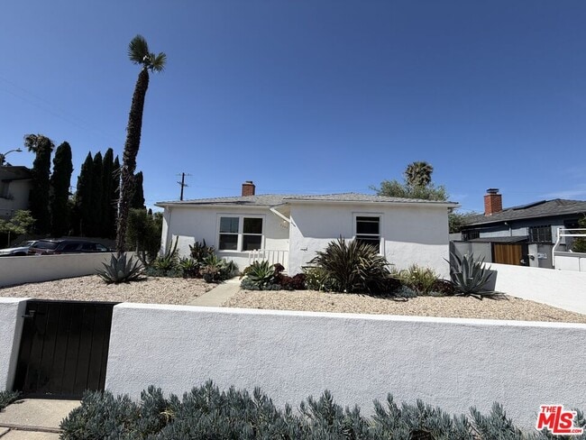 Foto del edificio - 2045 Glencoe Ave