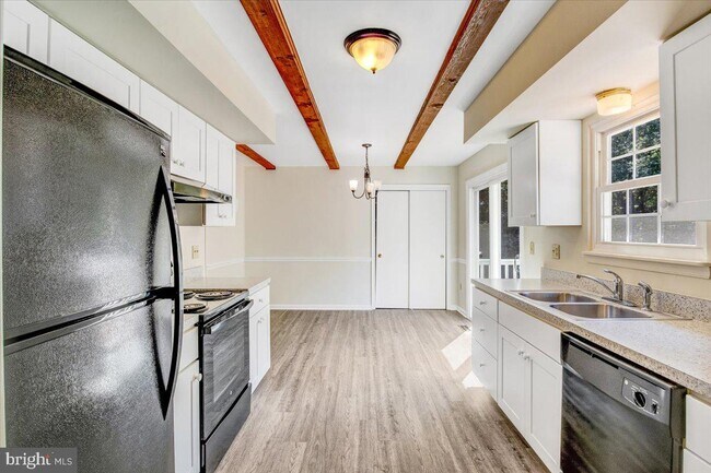 Foto del edificio - 340 Sun Park Ln