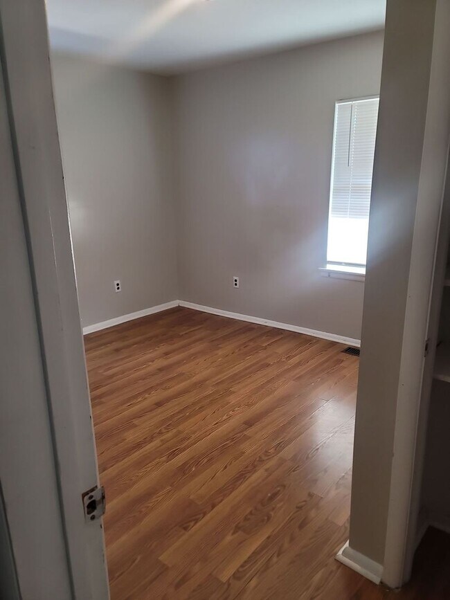 Foto del edificio - Coming soon-3 bedroom house with garage and basement