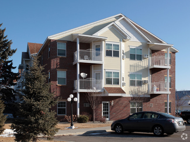 Building Photo - Goettens Grove Apartments