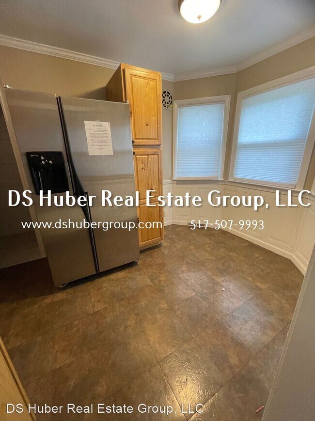 Building Photo - 3 br, 1.5 bath House - 1510 W Allegan St