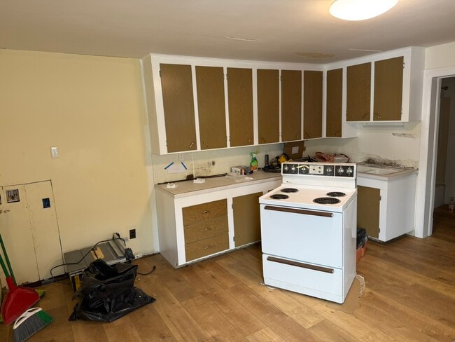 Kitchen - 16 Pleasant St