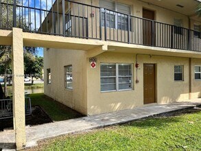 Building Photo - 406 Lakeside Dr