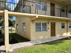 Building Photo - 406 Lakeside Dr