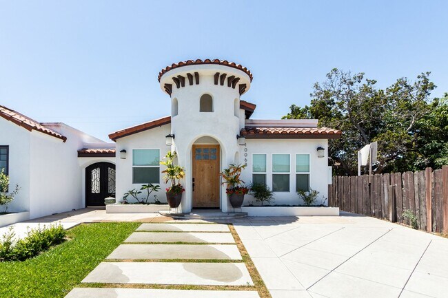 Foto del edificio - 10068 Russell Ave