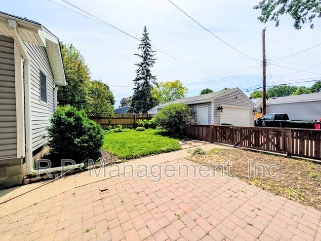 Building Photo - 5122 36th Ave S