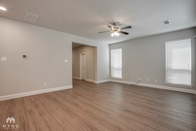 Building Photo - 3309 King Yon Wy