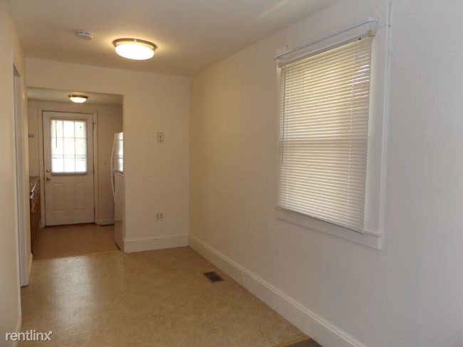 Building Photo - 1 br, 1 bath Apartment - 766 Central Ave