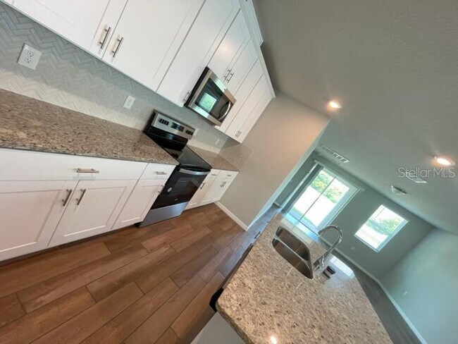 Foto del edificio - 5273 Sanders Oak Trl