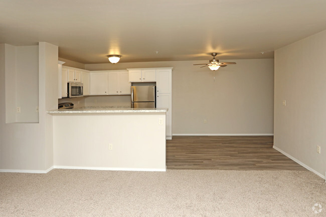 2BR, 2BA - 1,067 SF - East Gate Apartments