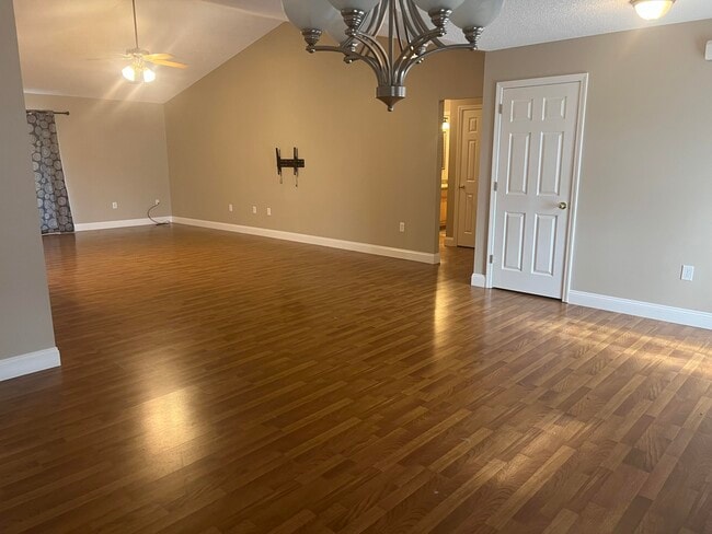 Building Photo - 155 Conquest Ave