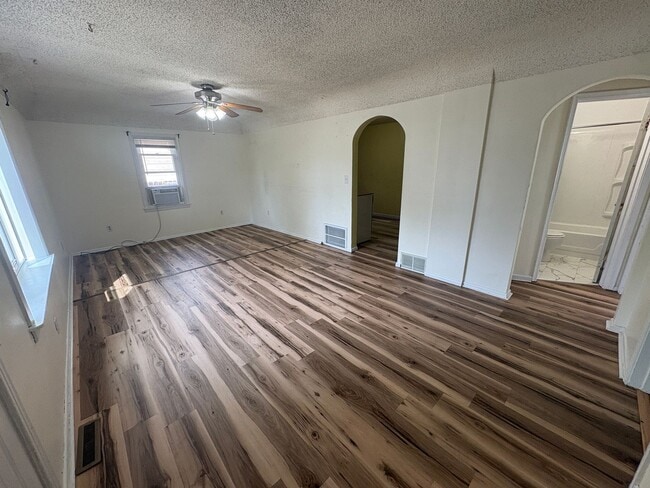 Building Photo - 139 Monroe St