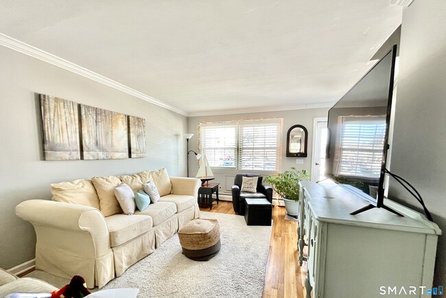 Building Photo - 25 Riverside Dr