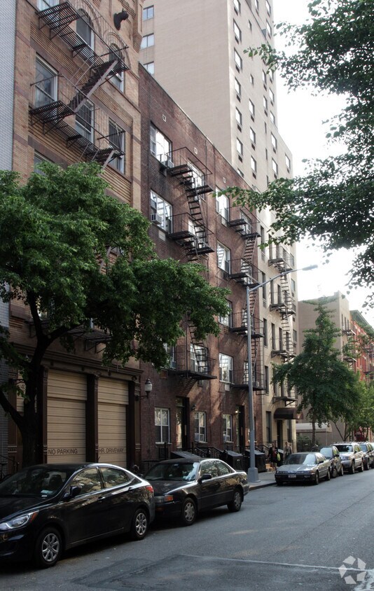 Building Photo - 443 E 83rd St