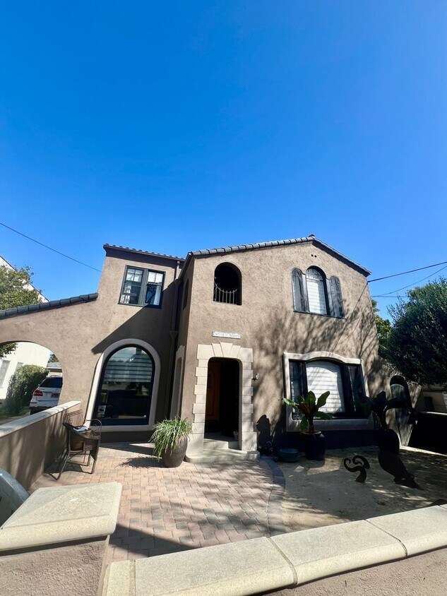 Foto principal - 4303 E 3rd St