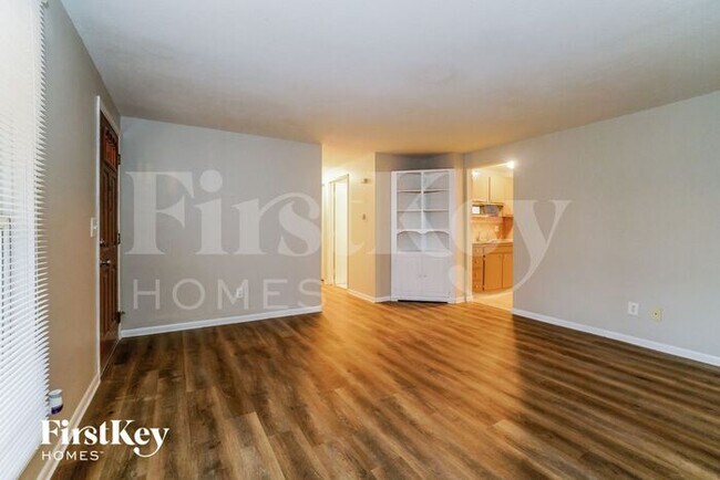 Foto del edificio - 1061 Harwood Dr