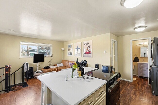 Foto del edificio - 5 bedroom and 4 bathrooms!! University Hill