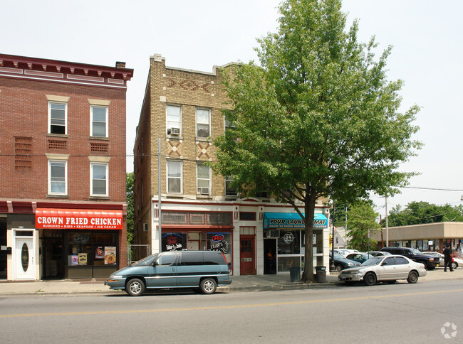 Building Photo - 691-693 Main St