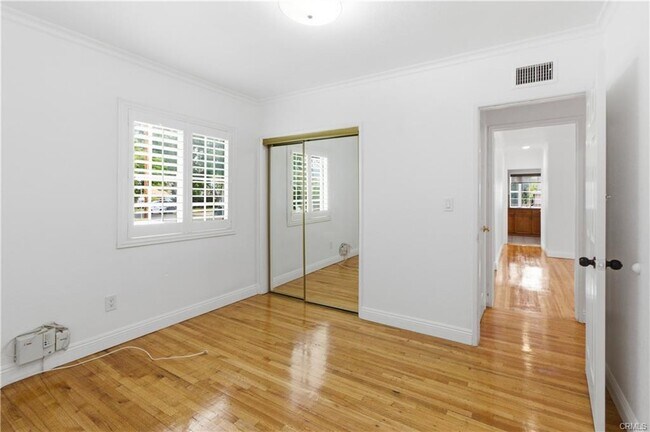 Foto del edificio - 11131 Dempsey Ave