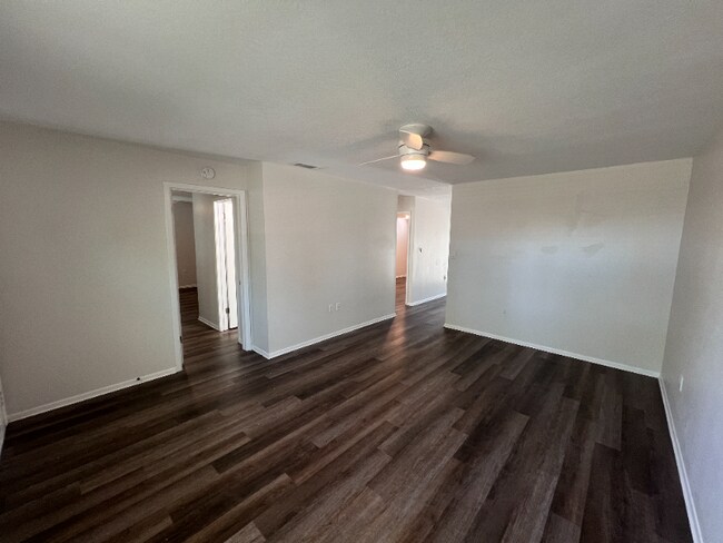 Foto del edificio - 419 Duchess Ct