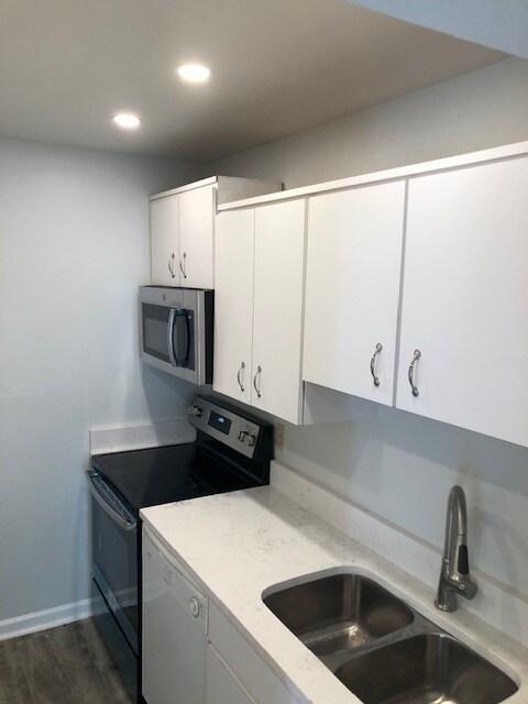 Building Photo - 408 S Tampania Ave