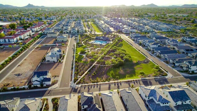 Building Photo - 5016 E Gallop Wy