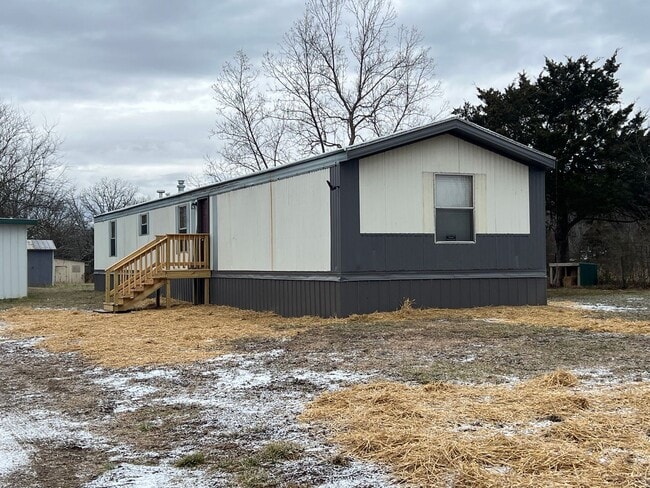 Foto del edificio - 3 Bed, 2 Bath, Detached Building on 10 Acres!