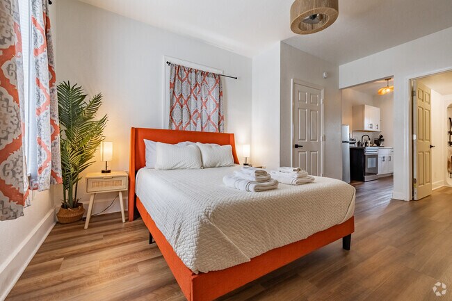 Estudio que cumple con la ADA, 1BA - 440SF - Área de dormitorio - Satoshi Sol-FULLY FURNISHED AND ALL INCLUSIVE