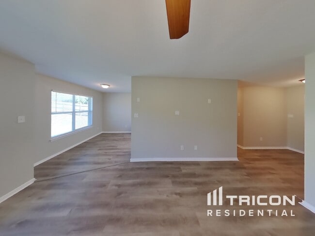 Building Photo - 604 Cumberland Dr