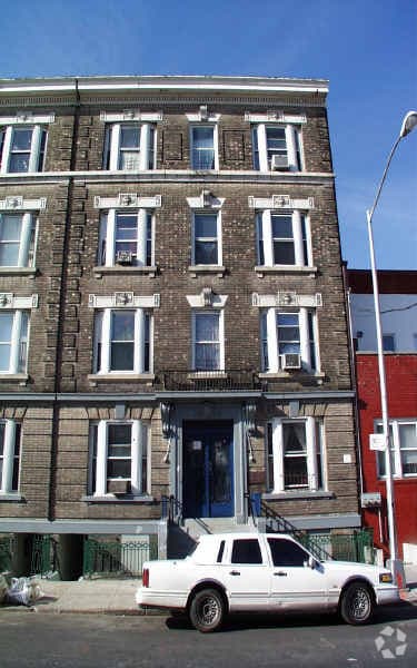 Primary Photo - 1051 Kelly St