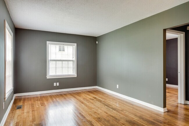 Building Photo - 1204 Thompson Place