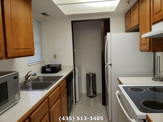 Building Photo - Powder Wood Condo - Long Term Lease