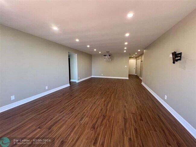 Foto del edificio - 600 Three Islands Boulevard